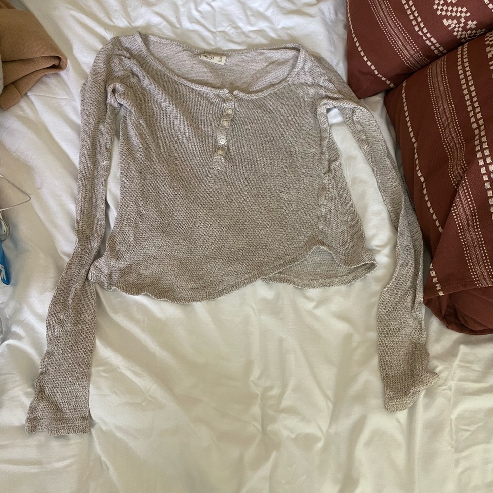 Hollister - Thin Lightweight Knit Henley XS